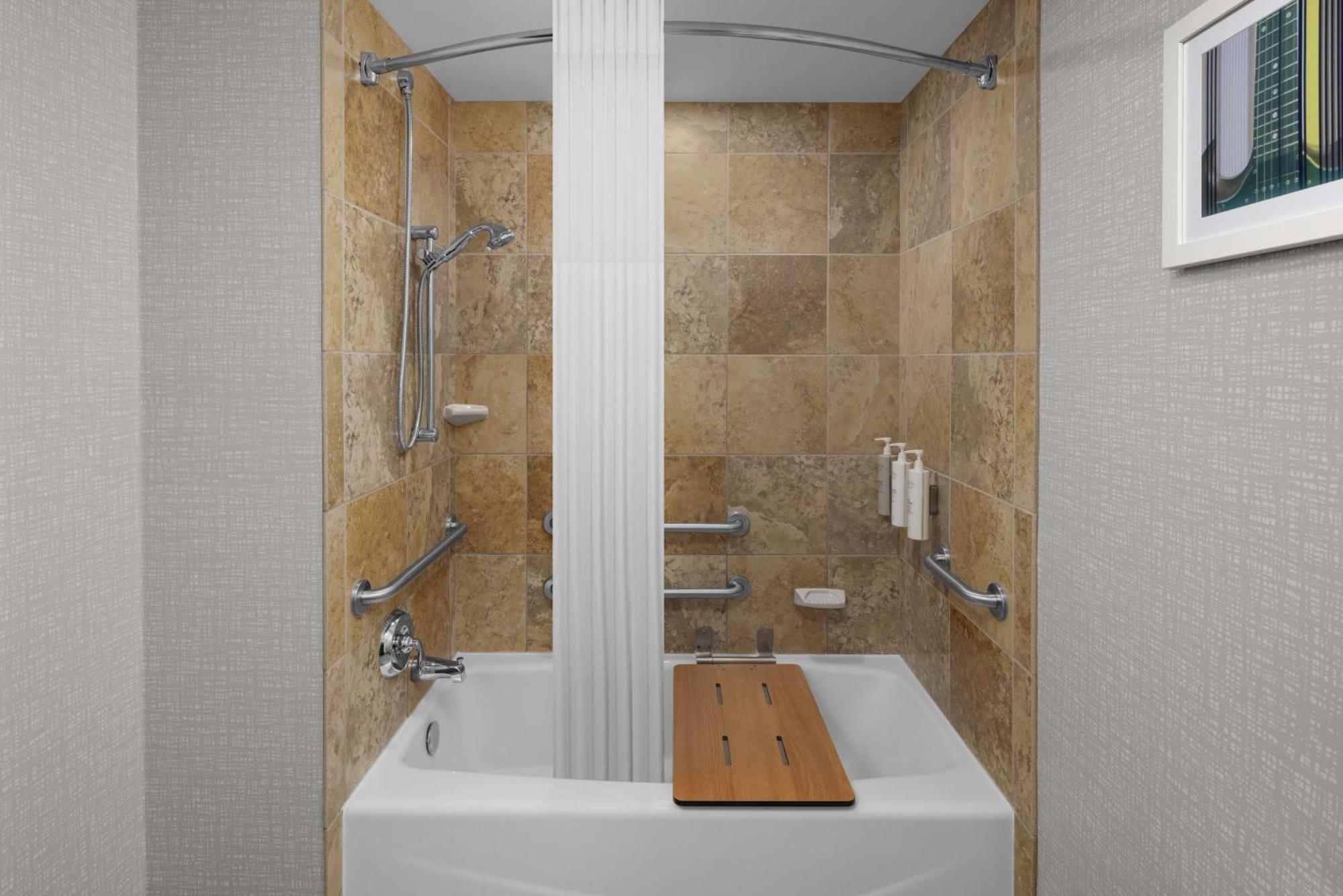 Hampton Inn Cleveland-Downtown Екстериор снимка