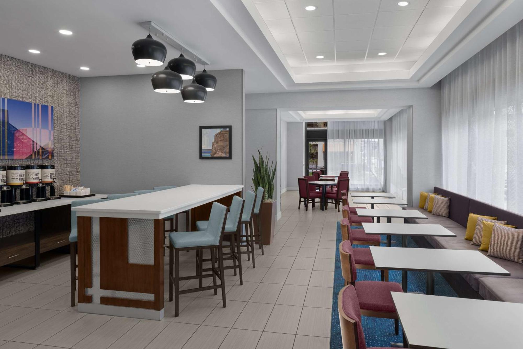 Hampton Inn Cleveland-Downtown Екстериор снимка