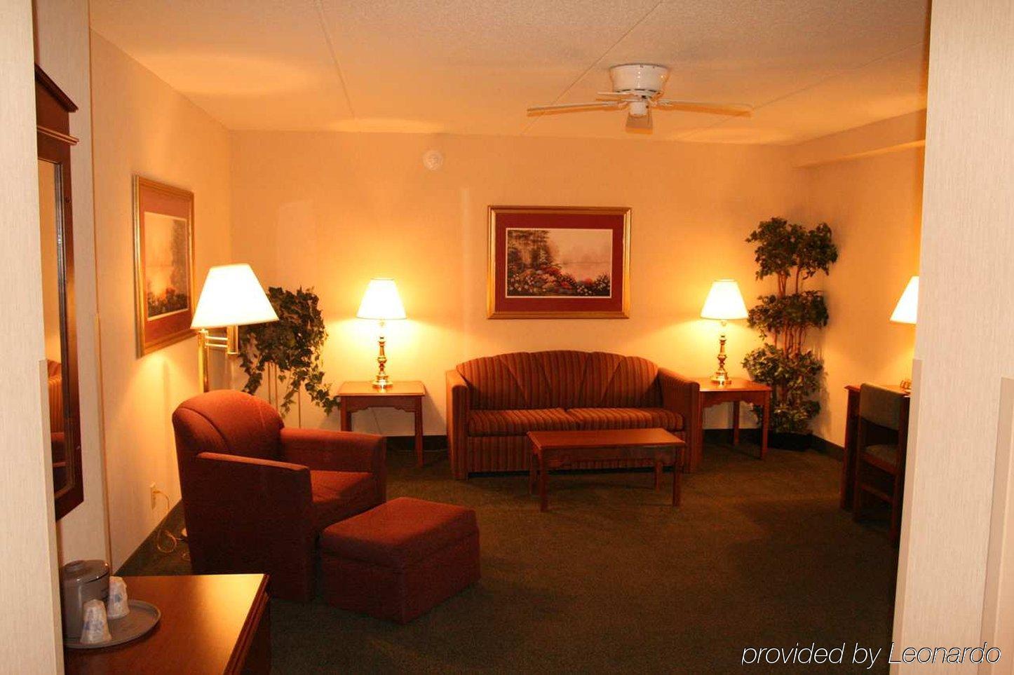 Hampton Inn Cleveland-Downtown Стая снимка
