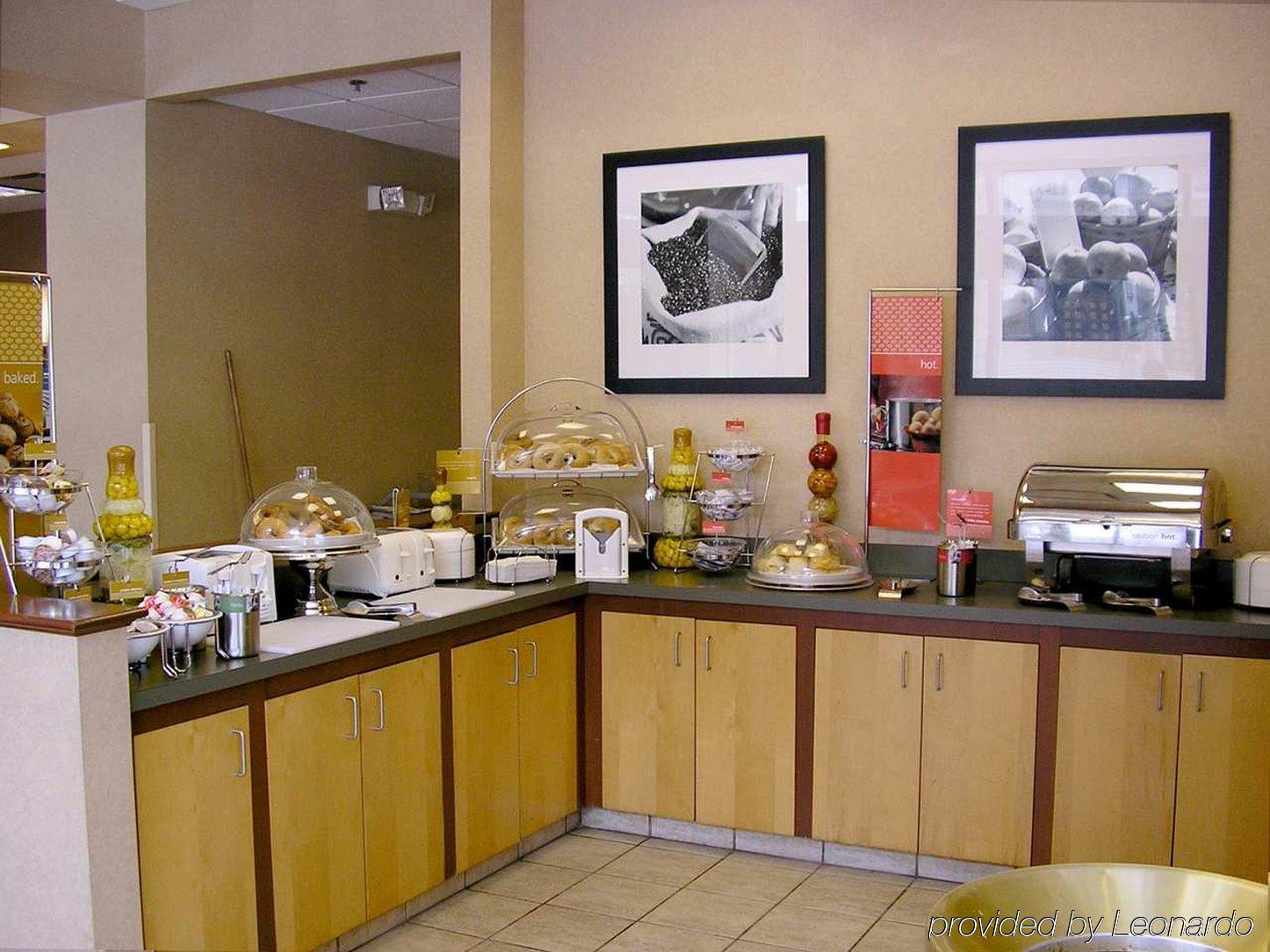 Hampton Inn Cleveland-Downtown Ресторант снимка