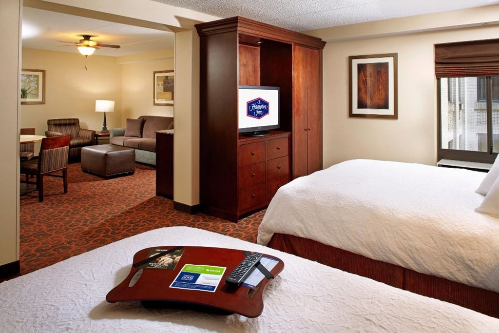 Hampton Inn Cleveland-Downtown Стая снимка