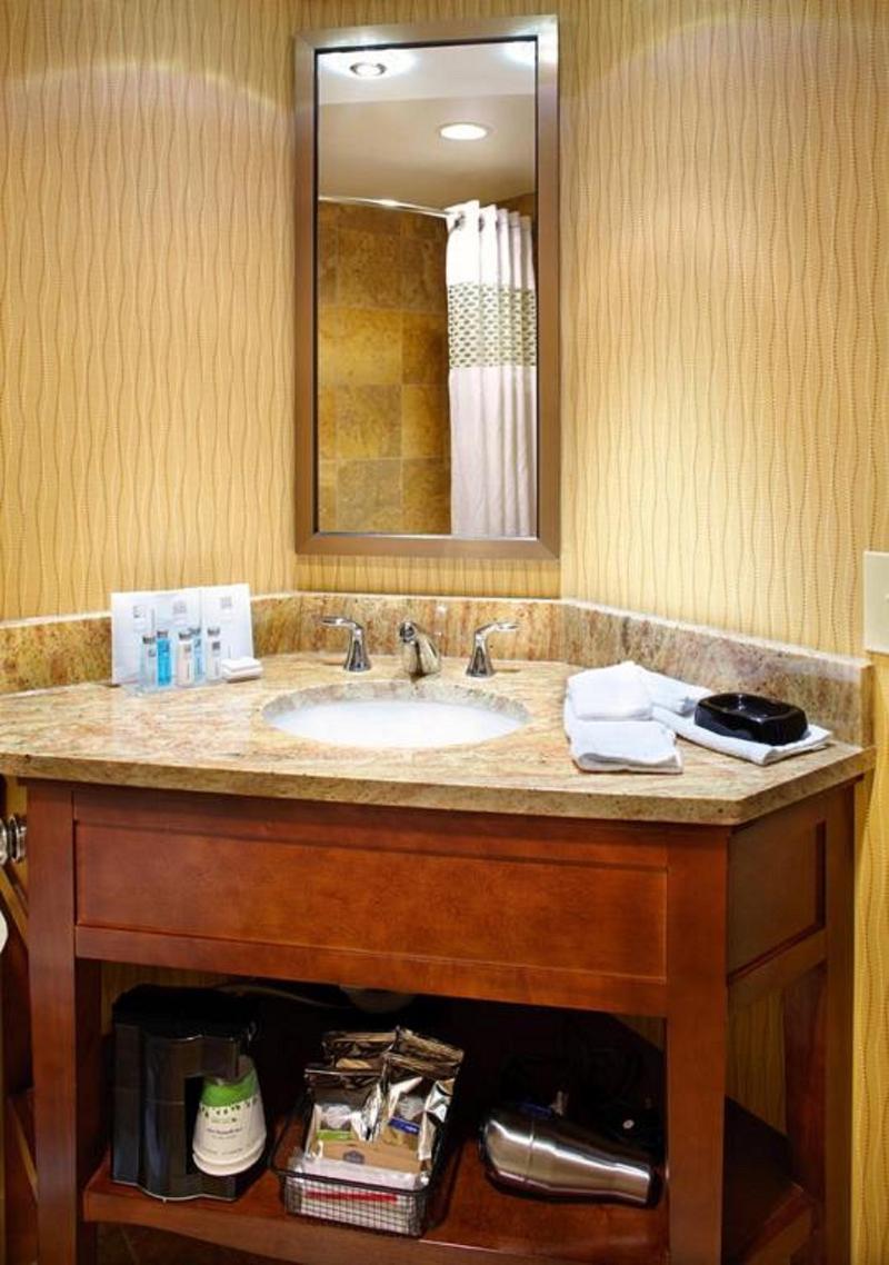 Hampton Inn Cleveland-Downtown Екстериор снимка